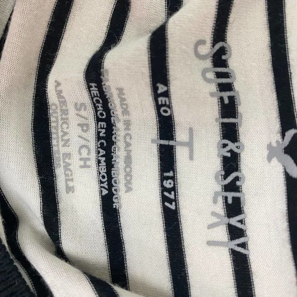 American Eagle Size S Short sleeve shirt - Picture 3 of 3